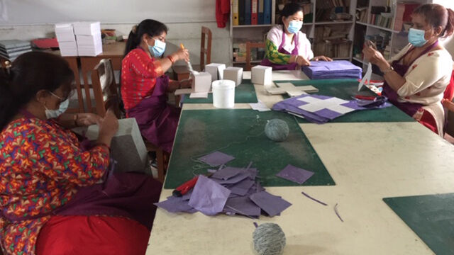 Papel del techo del mundo-1