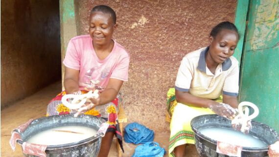 Undugu, de Kenia, tiene en su surtido una gran variedad de tesoros artesanales....