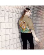 Chaqueta con bordado de tigre